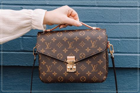 how can you tell louis vuitton purse is fake|louis vuitton knockoff vs real.